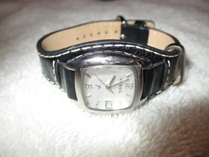 Women's Fossil Silver Face on Black Leather Bund Quartz Watch 23 mm - Picture 1 of 4