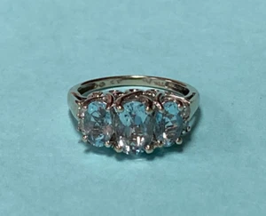 Anillo de topacio azul claro genuino de tres ovalados con 4 daimonds blancos ~ oro blanco 14K - Imagen 1 de 6