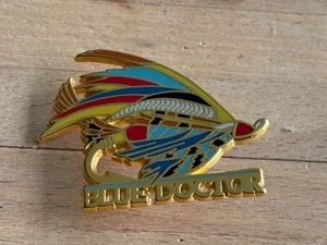 PINS PIN POISSON PECHE LEURRE BLUE DOCTOR  ARTHUS BERTRAND DORE - Picture 1 of 1