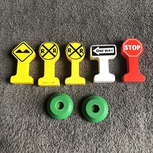 Thomas & Friends Wooden Railway Road & Track Signs & Signal Bases -  Lot of 7 - Picture 1 of 8