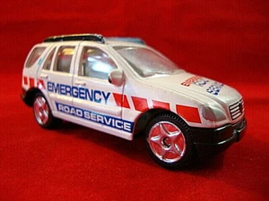 SUV de emergencia en carretera Mercedes-Benz diecast Golden Wheel ML320 escala 1:64 - Imagen 1 de 7