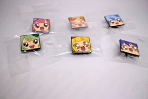JUEGO DE 6 ALFILERES ESMALTADOS SHUGO CHARA CUADRADO 1" - Imagen 1 de 7