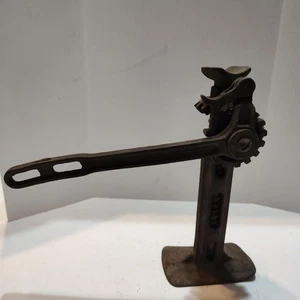 Antique Vintage Ford Script Car Truck Screw Ratchet Jack Model T A B&M MFG Co - Picture 1 of 9