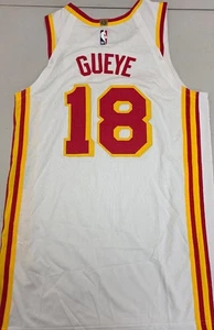 CAMISETA DE BALONCESTO BLANCA 48 Hawks MOUHAMED GUEYE Juego Usada 4-2-25 vs Mavs - Imagen 1 de 4