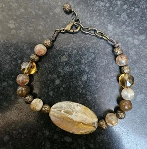 LOVELY BROWN PLASTIC AND BEAD BRACELET MARKS AND SPENCER - Picture 1 of 5