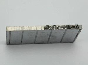 NEUILLY-EN-THELLE - PLAQUE IMPRESSION / TAMPON IMPRIMERIE EN INOX FRANCE 5x2,5cm - Picture 1 of 2