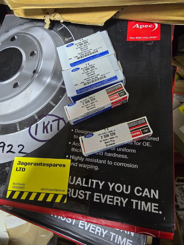 Juego de 4 bujías Ford Focus 2.3 Turbo Kuga 2.0 Turbo. Original 2509229 Foto 1 de 1