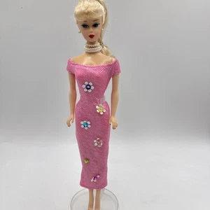 Genial Clips Muñeca Barbie Rosa Brillante Vestido SOLO Mattel, 1999 #26425 - Imagen 1 de 5
