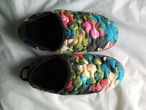 NWT : North Face WMS Floral Insulated Slippers Size 8 Thermoball Traction Mule V - Picture 1 of 8