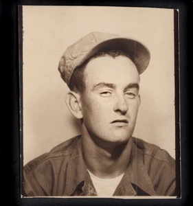WEED-BAKED EYES VIETNAM ERA DANGEROUS ARMY MAN ~ 1960s PHOTOBOOTH PHOTO gay - Picture 1 of 1