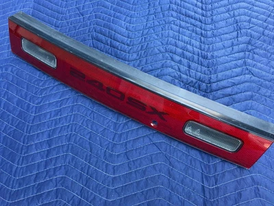 1990 NISSAN 240 SX TAIL LIGHT CENTER PANEL USED OEM F-A - Imagem 1 de 4
