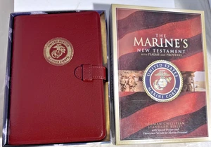 The Marine's New Testiment Bible: Holman Christian 7 x 6 x 1/2 in Gold - Bild 1 von 8