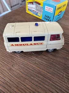 CORGI TOYS COMMER AMBULANCE REF 463 MADE IN ENGLAND - Photo 1/9