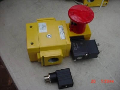 SMC AVL4000-N04-5DZM Soft Start Lock-Out Valve 1/2" NPT 24VDC - Image 1 of 4