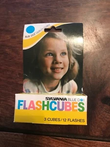 Cubos Flashcubes de punto azul Sylvania vintage flashes nuevo stock antiguo - Imagen 1 de 4