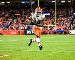 Foto de fútbol americano de la NFL Nick Chubb Running Action Cleveland Browns 8x10 - Imagen 1 de 1