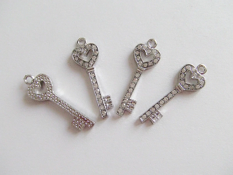 2pz charms ciondoli chiavi con strass colore argento scuro 29x9mm - Immagine 1 di 1