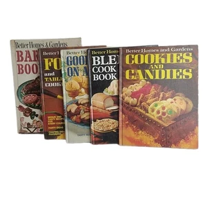 Lot Of 5 Better Homes And Gardens Cookbooks-BBQ-FONDUE-COOKIES & CANDIES, etc - Foto 1 di 8