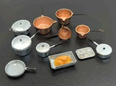 Juego de sartenes de cobre vintage para casa de muñecas y juego de comedor de metal lote de accesorios X11 Foto 1 de 4