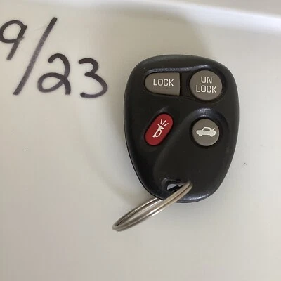 GM PONTIAC BONNEVILLE GRAND AM KEYLESS ENTRY REMOTE FOB KOBUT1BT 25668603 - Image 1 of 2