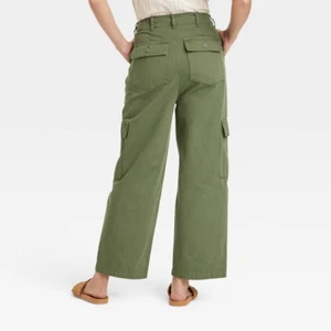 Universal Thread Women's Cropped High-Rise Cargo Pants Straight Leg Casual Fit-8 - Picture 1 of 12