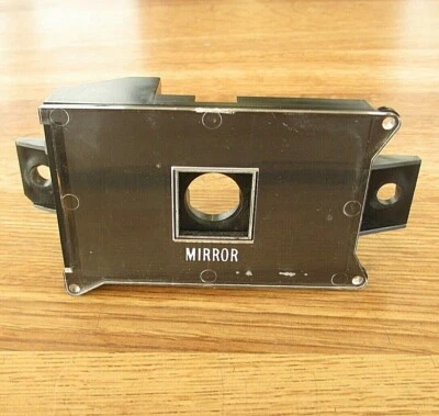 CADILLAC HOUSING FOR RH OUTSIDE MIRROR SWITCH 1979-85 ELDORADO & 80-85 SEVILLE  Foto 1 de 4