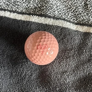 (1) Brand New Vice Pro Soft Hue Golf Ball Peach/Pink Color - Picture 1 of 2