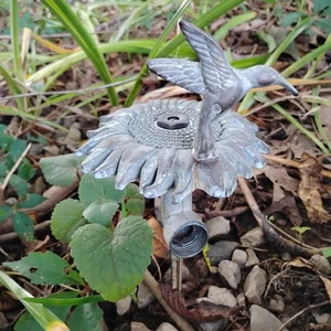 Vintage Bronze Kolibri Schlauchschutz Führung und Blume Vogel Garten Sprinkler 🐦 - Bild 1 von 3