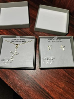 Collar Cruz Diamante con Pendientes a Juego Foto 1 de 3