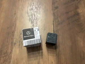 Mercedes E CLS S W211 W219 W220 OEM Air Suspension Compressor Relay - Picture 1 of 10