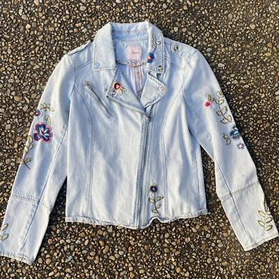 Jaqueta jeans de motocicleta Candies ajustada floral bordada lavagem leve P M - Imagem 1 de 4