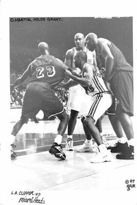 1997 D. Martin Holds Horace Grant Photo Postcard Heat Bulls NBA Basketball - Picture 1 of 2