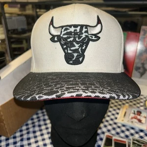Vintage Mitchell & Ness Chicago Bulls schwarz-weiß Snapback Mütze - Bild 1 von 7