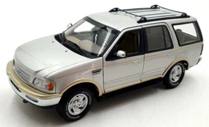 UT Model 1/18 Scale Diecast 22711 - Ford Expedition Eddie Bauer Ver - Silver - Picture 1 of 5