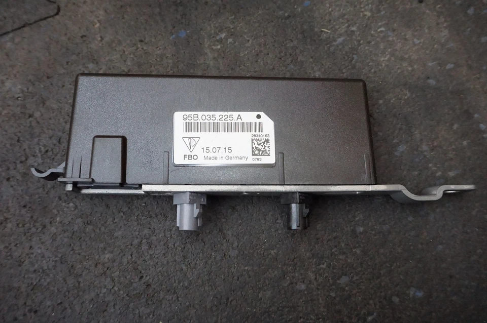 Radio Antenna Booster Amplifier Module OEM 95B035225 Porsche Macan 2015-18 - Image 1 of 4