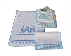 SET ASILO SALVIETTA + 3 BAVAGLIE BAMBINO + PORTA BAVAGLIA IN OMAGGIO - Foto 1 di 4