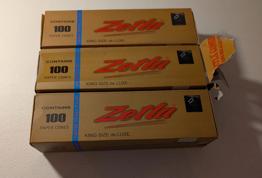 Conos de papel Zetla tamaño King 100 unidades - 3 cajas (1 caja envejecida) Foto 1 de 3