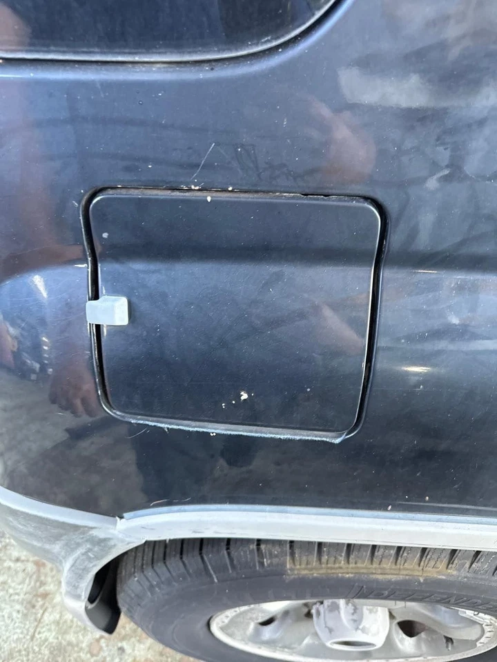 Fuel Tank Filler Gas Door NISSAN XTERRA 00 01 02 03 04 Foto 1 de 1