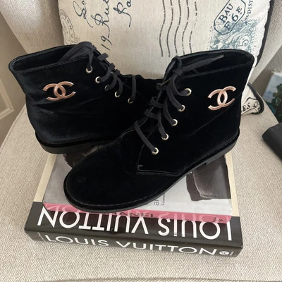 Auténticas botas con cordones Chanel 2017 de terciopelo negro CC talla 41 TAN CHIC 💗💗💗 Foto 1 de 4