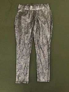 Women’s Torrid Size 0 Metallic Crackle Capri Leggings - Picture 1 of 5