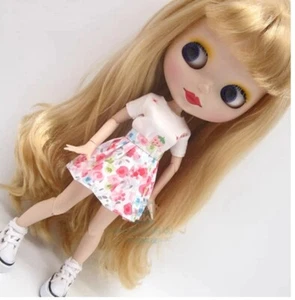 SET OF CLOTHES FOR BLYTHE DOLL - TOP, SKIRT & SPORT SHOES - NEW - Picture 1 of 2