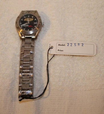 Reloj para mujer Chevrolet SSR de Chevrolet - NUEVO/sin usar con etiqueta y envoltura RARO NOS Foto 1 de 4
