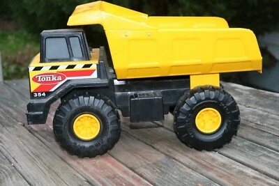 2012 TONKA YELLOW STEEL DUMP TRUCKMODEL 354 BED IN GOOD CONDITION - Image 1 of 4