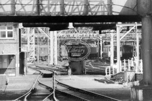 PHOTO BR British Railways Station Scene - LIVERPOOL STREET 1985