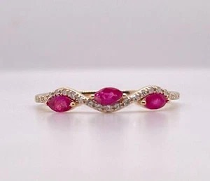 Anillo de banda ondulada de rubí marquesa natural de 14 K de 0,23 quilates de oro amarillo de 0,23 quilates - Imagen 1 de 9