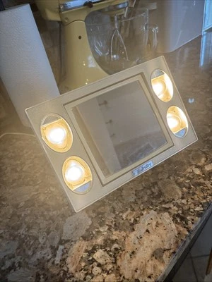 Mirror Go Lightly Jet Set Vanity Make Up Mirror. White/Dual Sided Pre-owned - Image 1 of 4