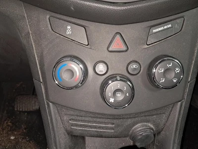Interruptor selector de aire acondicionado usado se adapta a: Chevrolet Trax 2015 sin asiento térmico LS grado A Foto 1 de 4