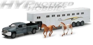 NEW RAY 1:32 CHEVY SILVERADO FIFTH WHEEL WITH 2 HORSES LONG HAUL  SS-10713B - Picture 1 of 2