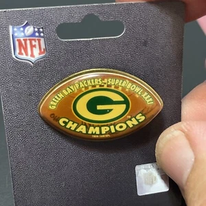Green Bay Packers Super Bowl XXXI Champions Football Shaped Pin NFL WINCRAFT - Picture 1 of 2