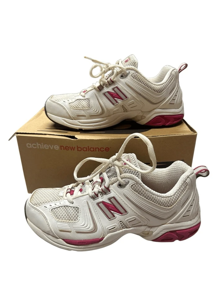 Tênis New Balance 716 feminino tamanho 8 rosa e branco com cadarço academia ao ar livre - Imagem 1 de 4